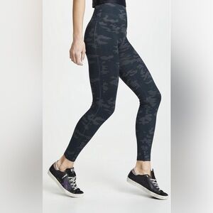 Spanx Look at Me Now Seamless Leggings FL3515 Black Camo - Small - NWT